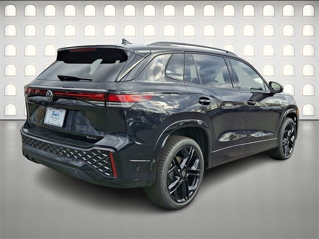 2026 Volkswagen Tiguan SE R-Line Black photo 4