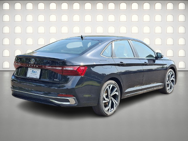 2027 Volkswagen Jetta 4