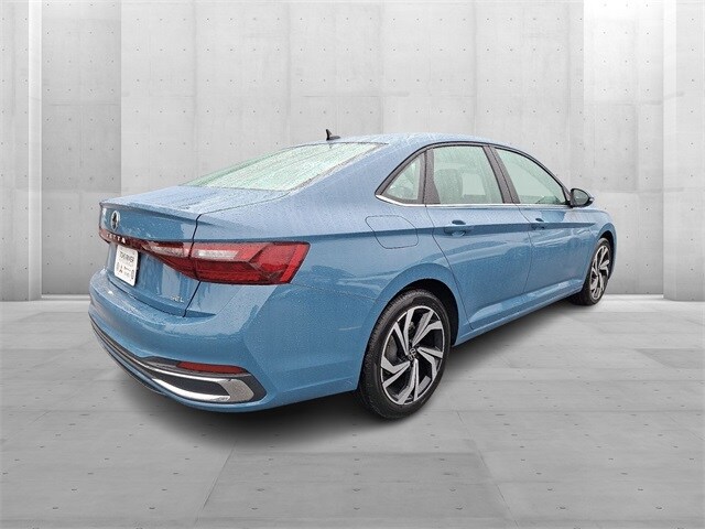 2025 Volkswagen Jetta 1.5T SEL photo 3