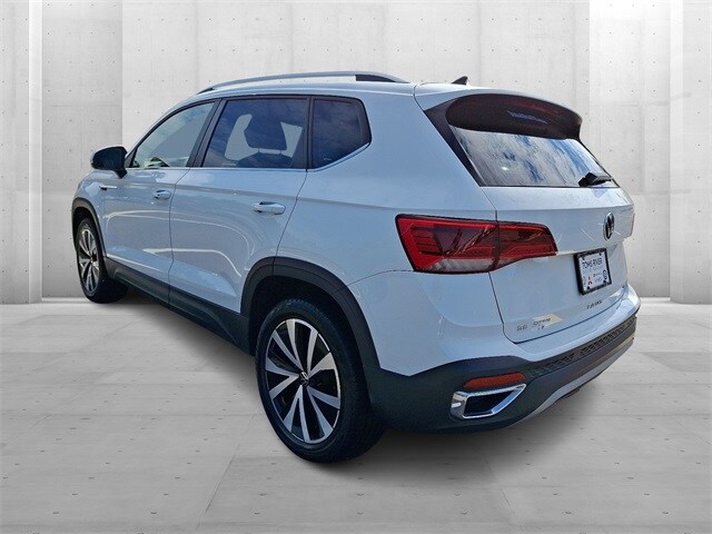 2022 Volkswagen Taos SE photo 3