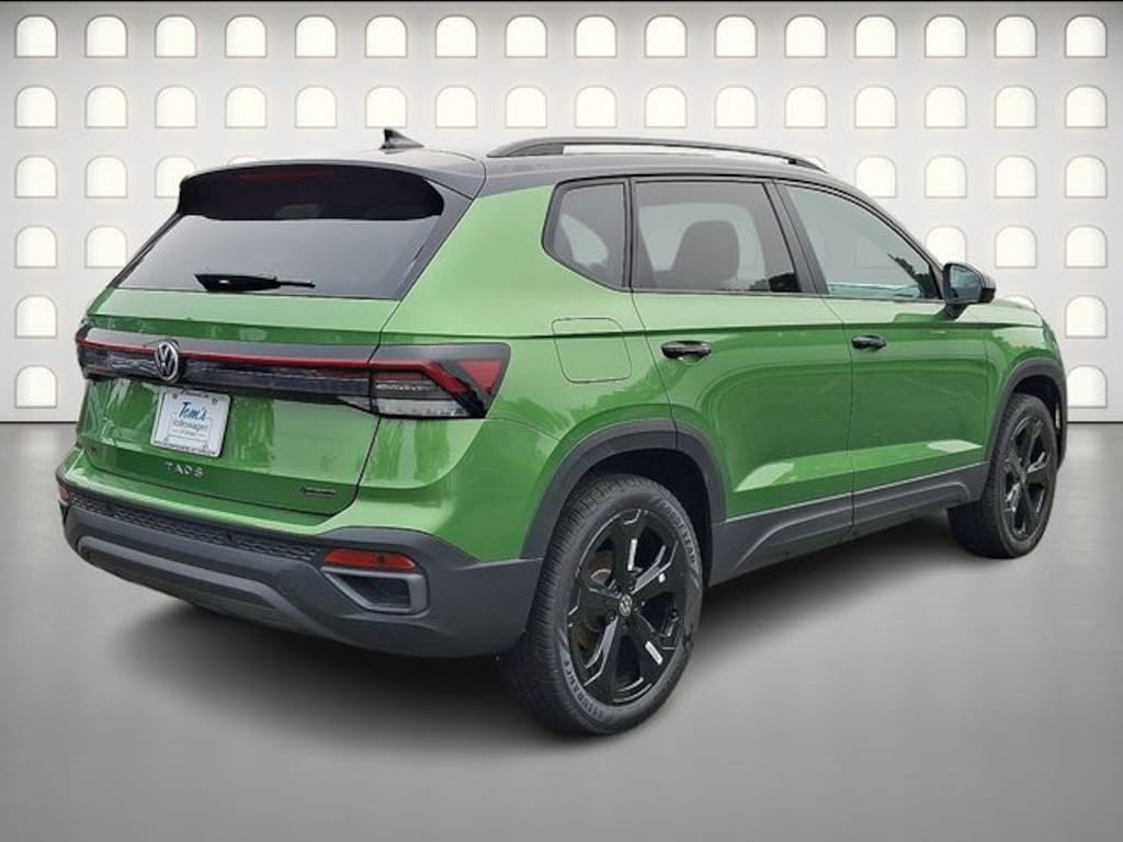 New 2026 Volkswagen Taos 1.5T SE Black SUV