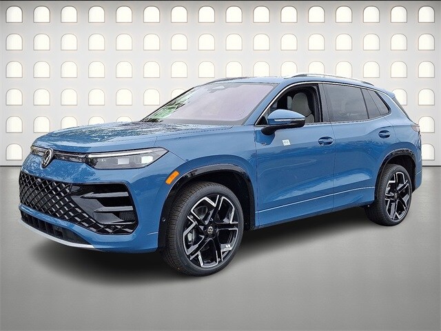 2026 Volkswagen Tiguan SEL R-Line photo 2