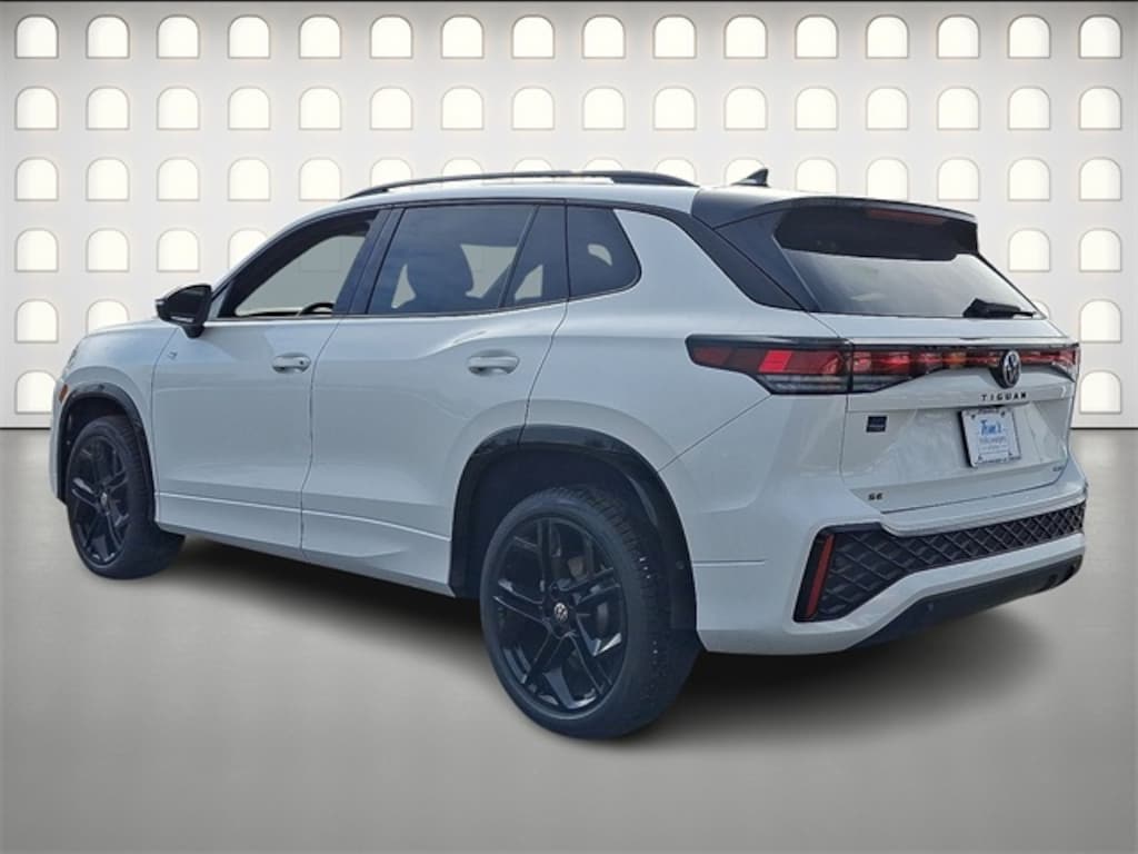 New 2026 Volkswagen Tiguan 2.0T SE R-Line Black SUV