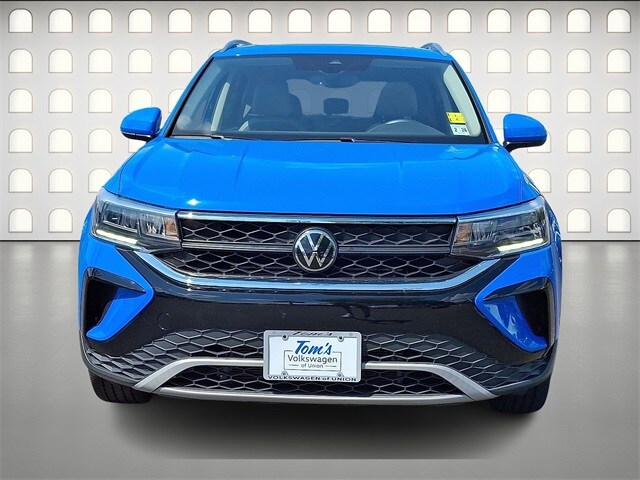 2022 Volkswagen Taos SE photo 2