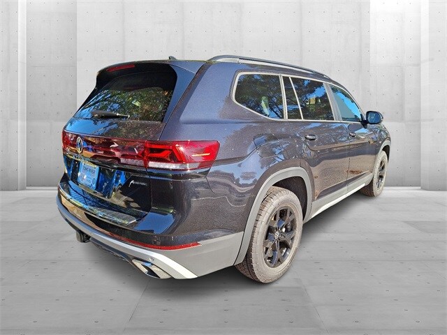 2026 Volkswagen Atlas Peak Edition SE photo 3