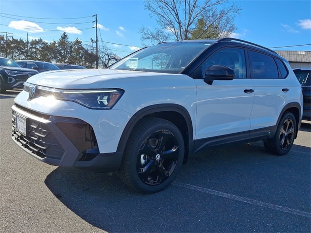 Used 2025 Volkswagen Taos 1.5T SE Black SUV