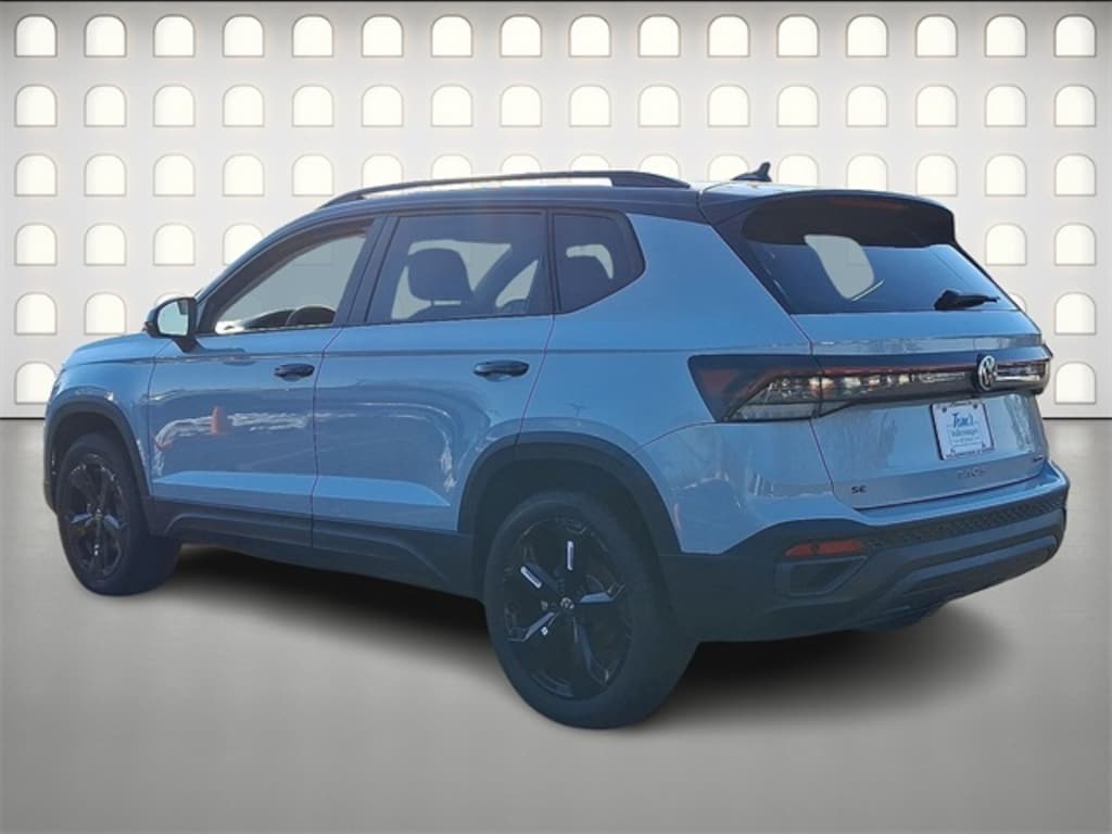 New 2026 Volkswagen Taos 1.5T SE Black SUV