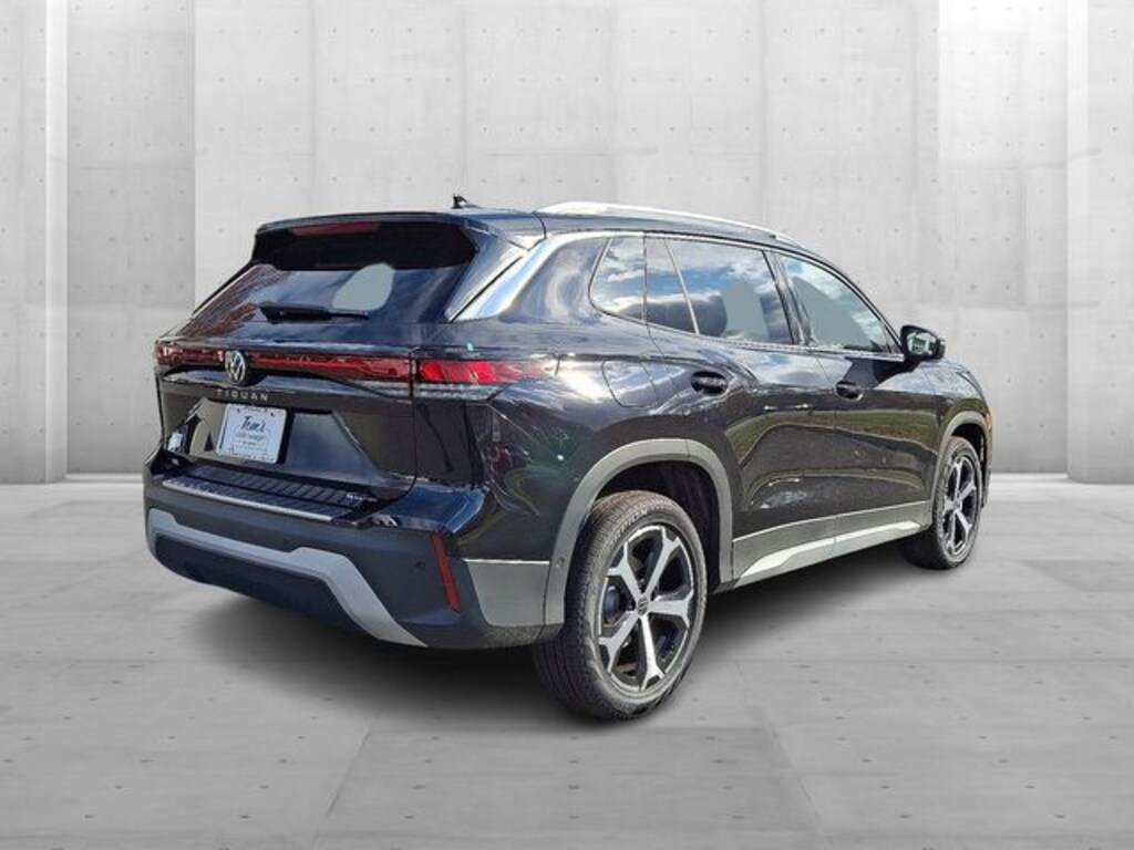 New 2026 Volkswagen Tiguan 2.0T SE SUV