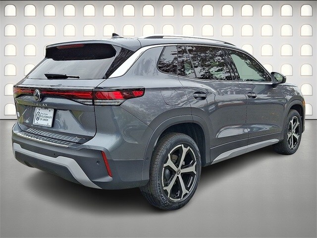 2026 Volkswagen Tiguan SE photo 4