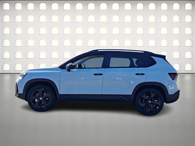 2025 Volkswagen Taos SE photo 2