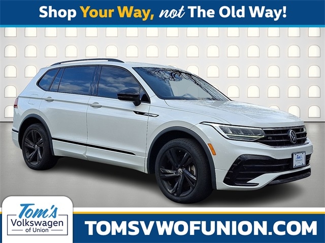 2023 Volkswagen Tiguan SE R-LINE BLACK