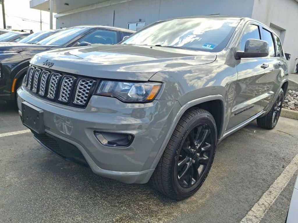Used 2020 Jeep Grand Cherokee Laredo SUV