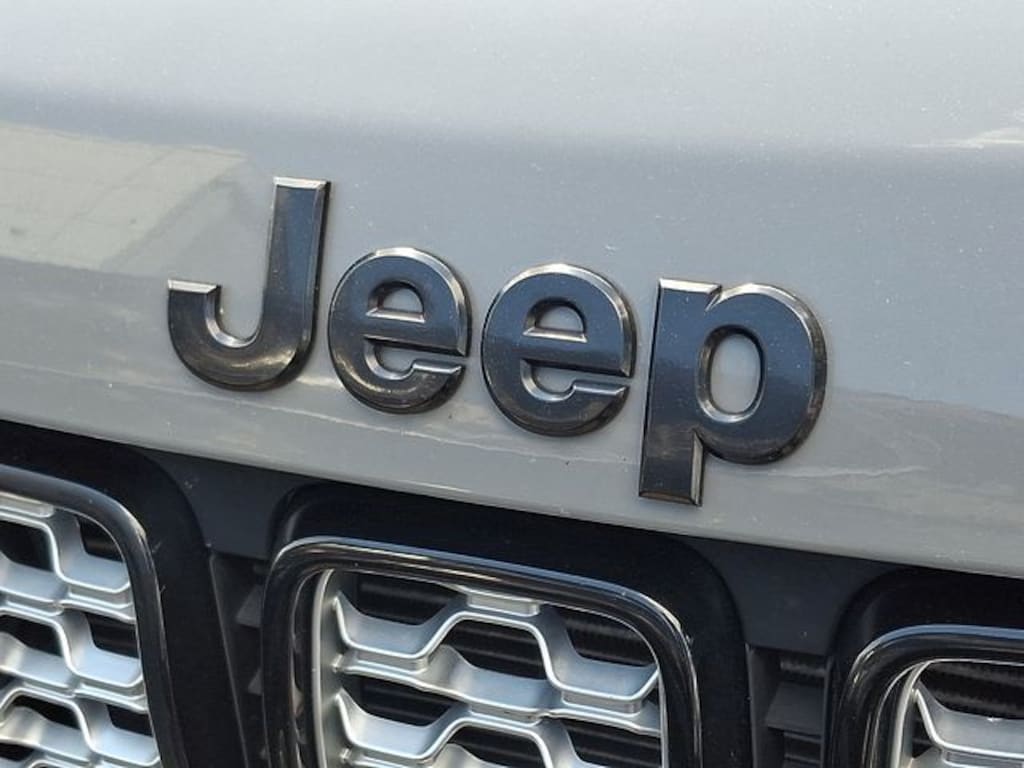 Used 2020 Jeep Grand Cherokee Laredo SUV