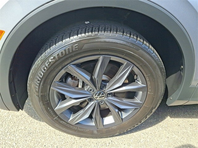 2022 Volkswagen Tiguan SE photo 3