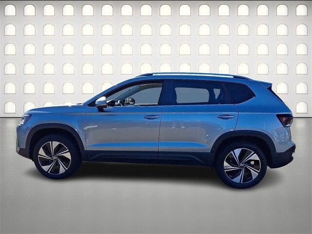 2025 Volkswagen Taos SE photo 2