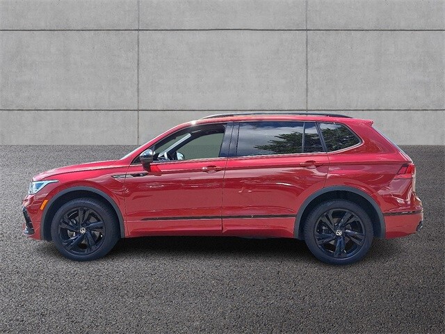 2024 Volkswagen Tiguan SE R-Line Black photo 4