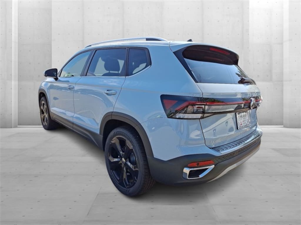 New 2025 Volkswagen Taos 1.5T SEL SUV