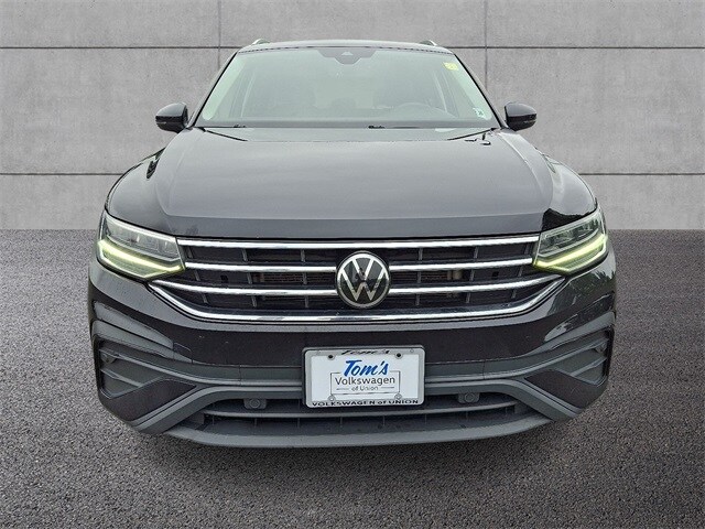 2022 Volkswagen Tiguan SE photo 2