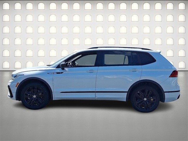2022 Volkswagen Tiguan SE R-Line Black photo 2