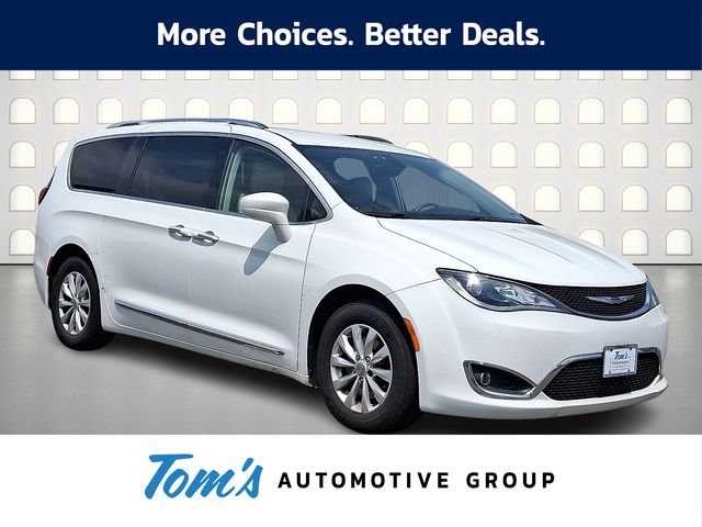 2018 Chrysler Pacifica Touring L's photo