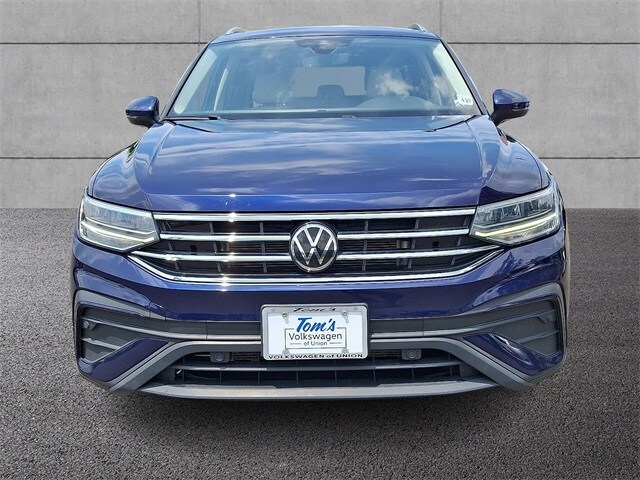 2022 Volkswagen Tiguan SE photo 2