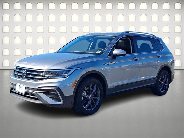 2024 Volkswagen Tiguan SE photo 3