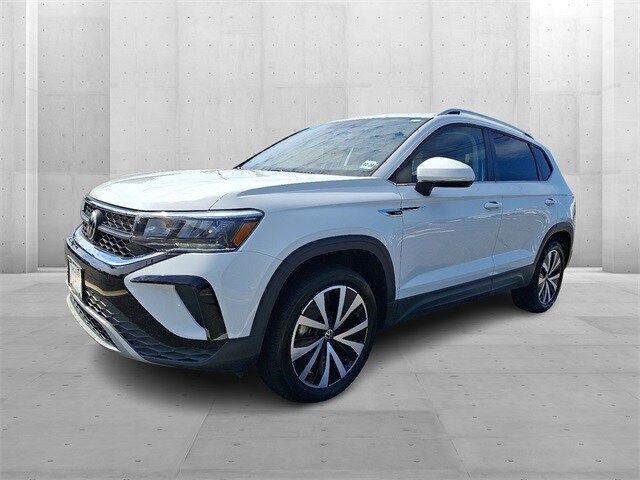 2022 Volkswagen Taos SE photo 2