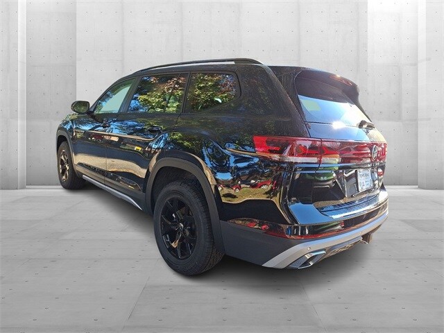 2026 Volkswagen Atlas Peak Edition SE photo 2