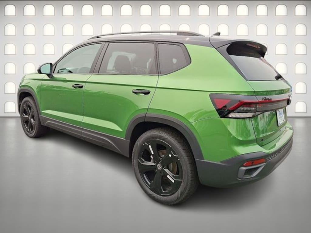 New 2026 Volkswagen Taos 1.5T SE Black SUV