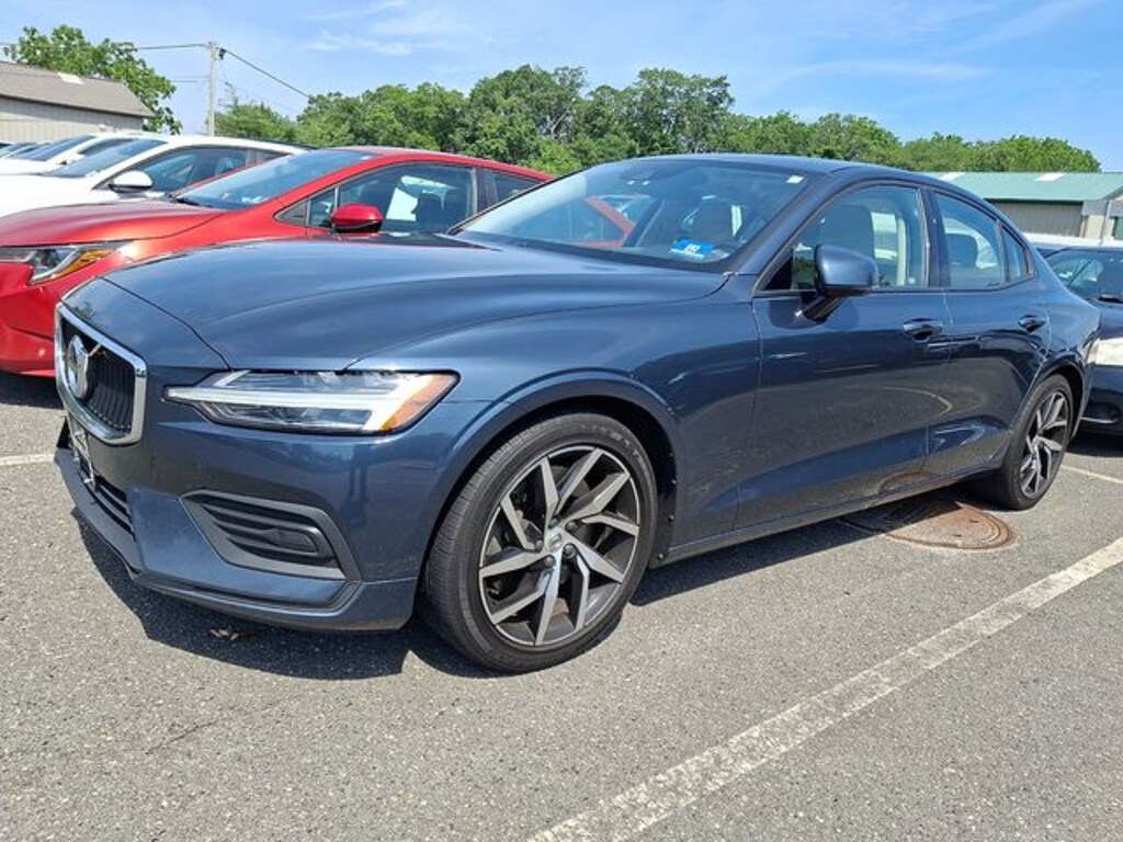 Used 2020 Volvo S60 T6 Momentum Sedan
