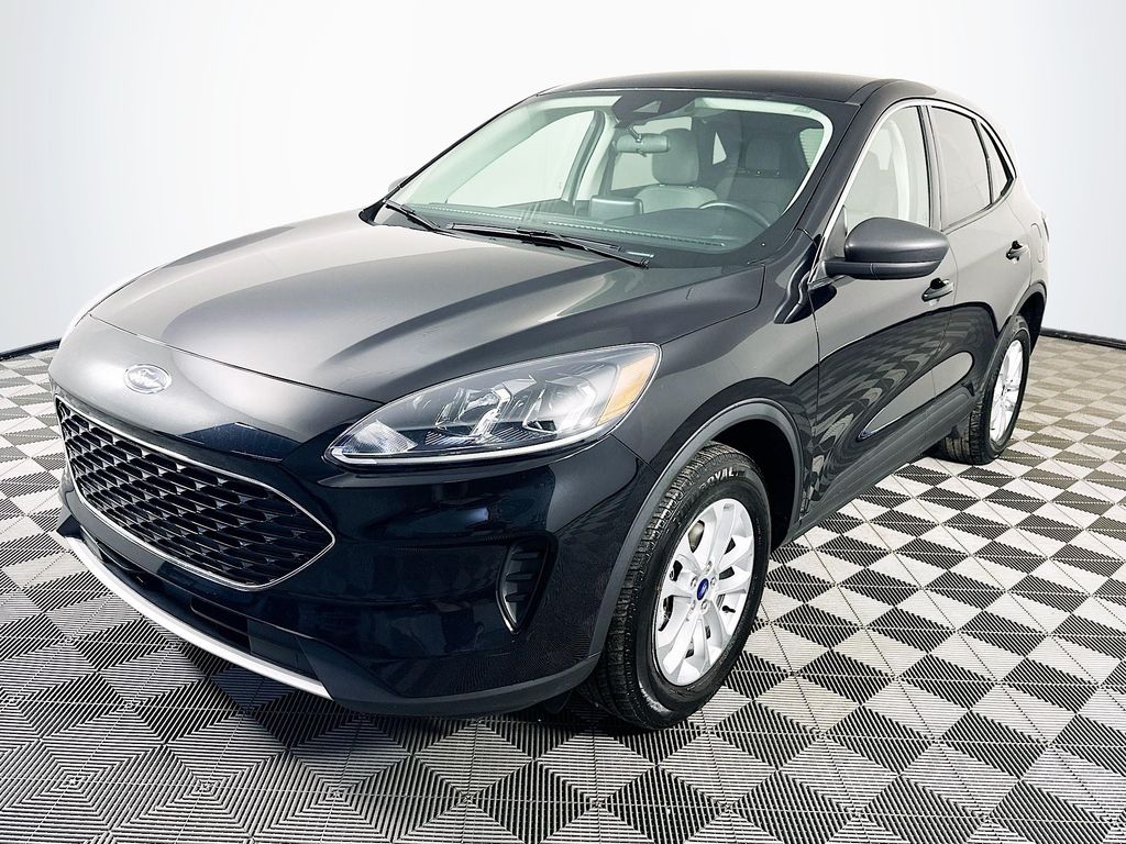 Used 2022 Ford Escape SE with VIN 1FMCU9G63NUB80652 for sale in Milan, IN