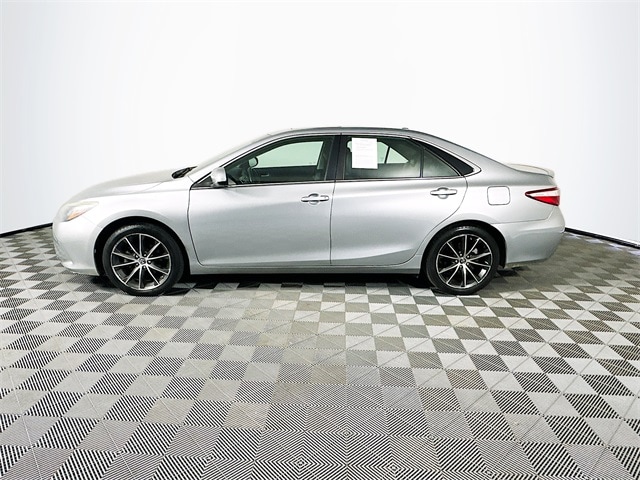 Used 2016 Toyota Camry XSE with VIN 4T1BK1FK0GU572511 for sale in Milan, IN