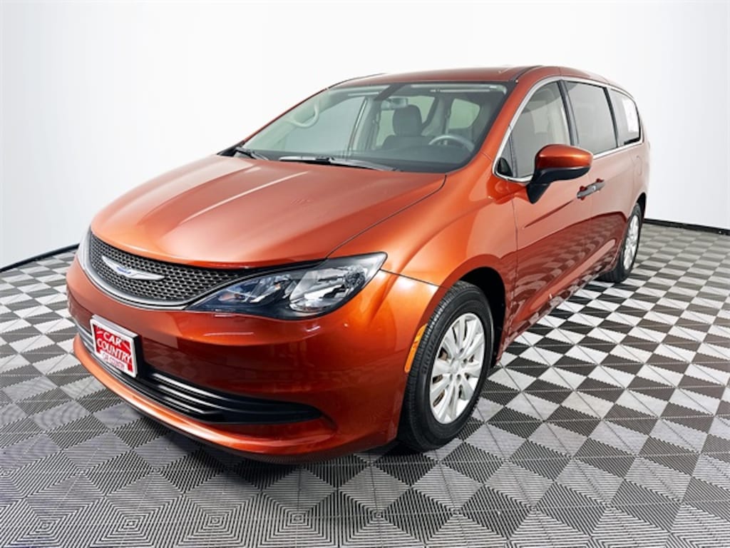 Used 2018 Chrysler Pacifica L Minivan/Van