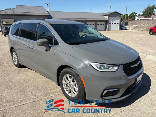 2022 Chrysler Pacifica Touring L's photo