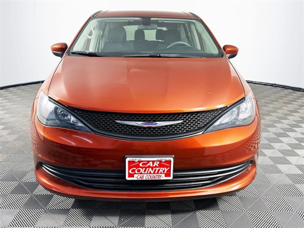 Used 2018 Chrysler Pacifica L Minivan/Van