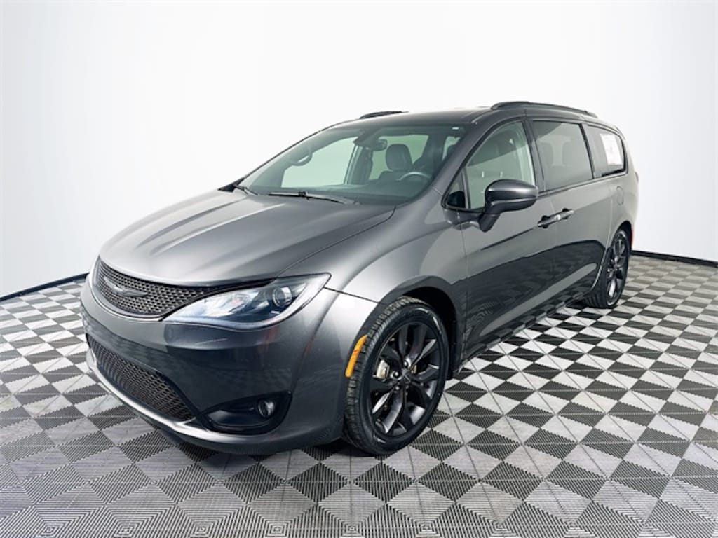 Used 2019 Chrysler Pacifica Touring Plus Minivan/Van