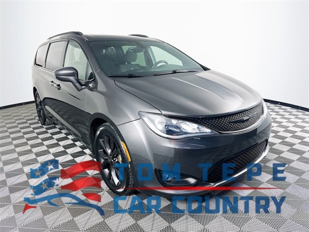 Used 2019 Chrysler Pacifica Touring Plus Minivan/Van