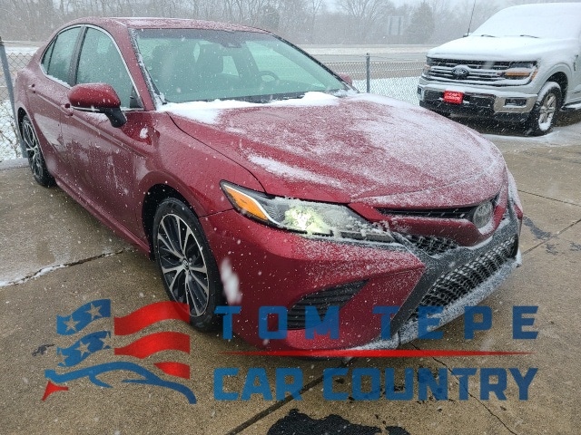 2018 Toyota Camry SE's photo