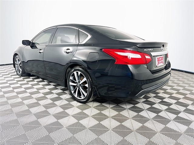 Used 2016 Nissan Altima SR with VIN 1N4AL3AP8GC258032 for sale in Milan, IN