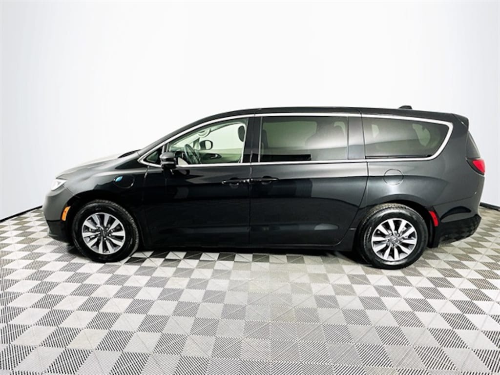 Used 2024 Chrysler Pacifica Hybrid Select Minivan/Van