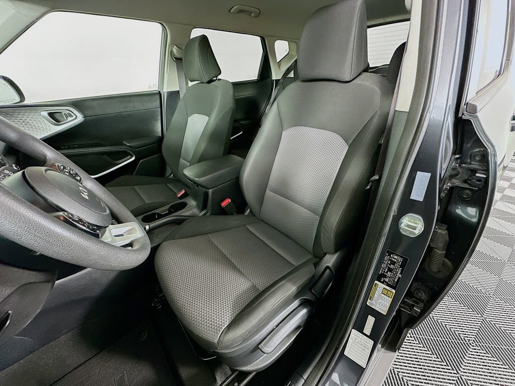 2022 Kia Soul LX - Photo 12