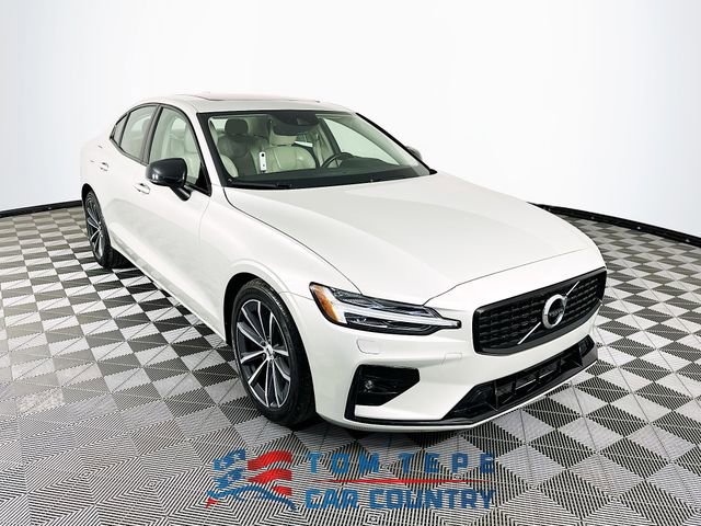 2022 Volvo S60 Momentum