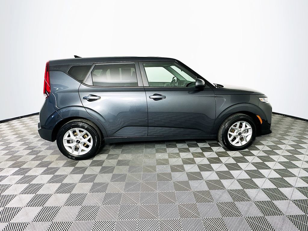 2022 Kia Soul LX - Photo 26