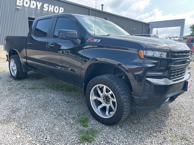 Used 2020 Chevrolet Silverado 1500 RST with VIN 1GCUYEED5LZ329022 for sale in Milan, IN