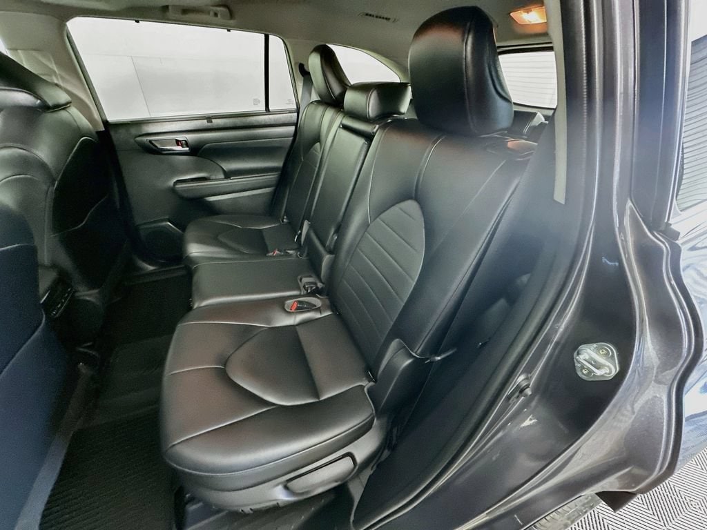 2021 Toyota Highlander XLE - Photo 14