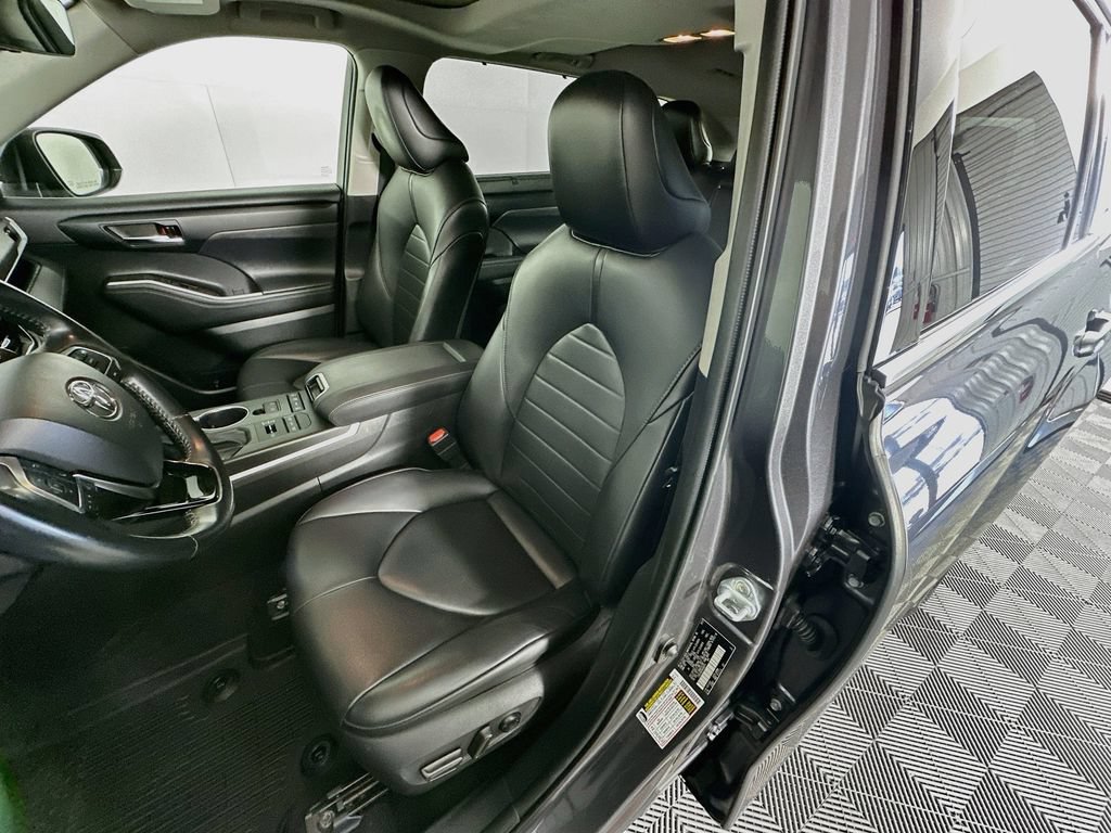 2021 Toyota Highlander XLE - Photo 6