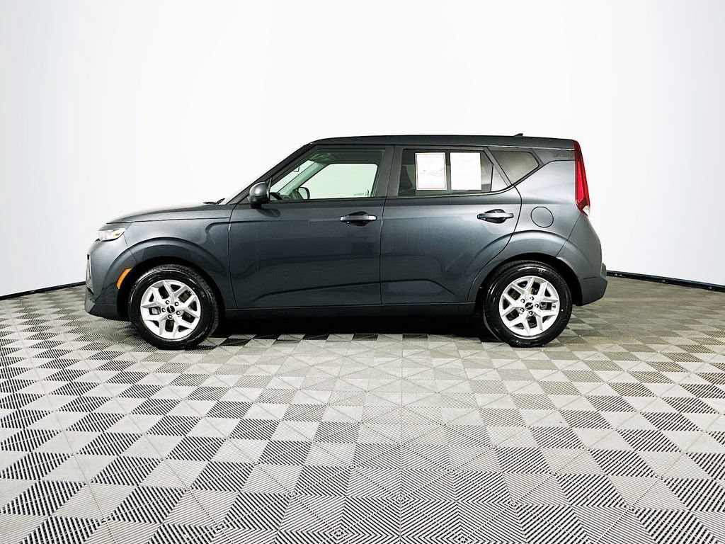 2022 Kia Soul LX - Photo 24