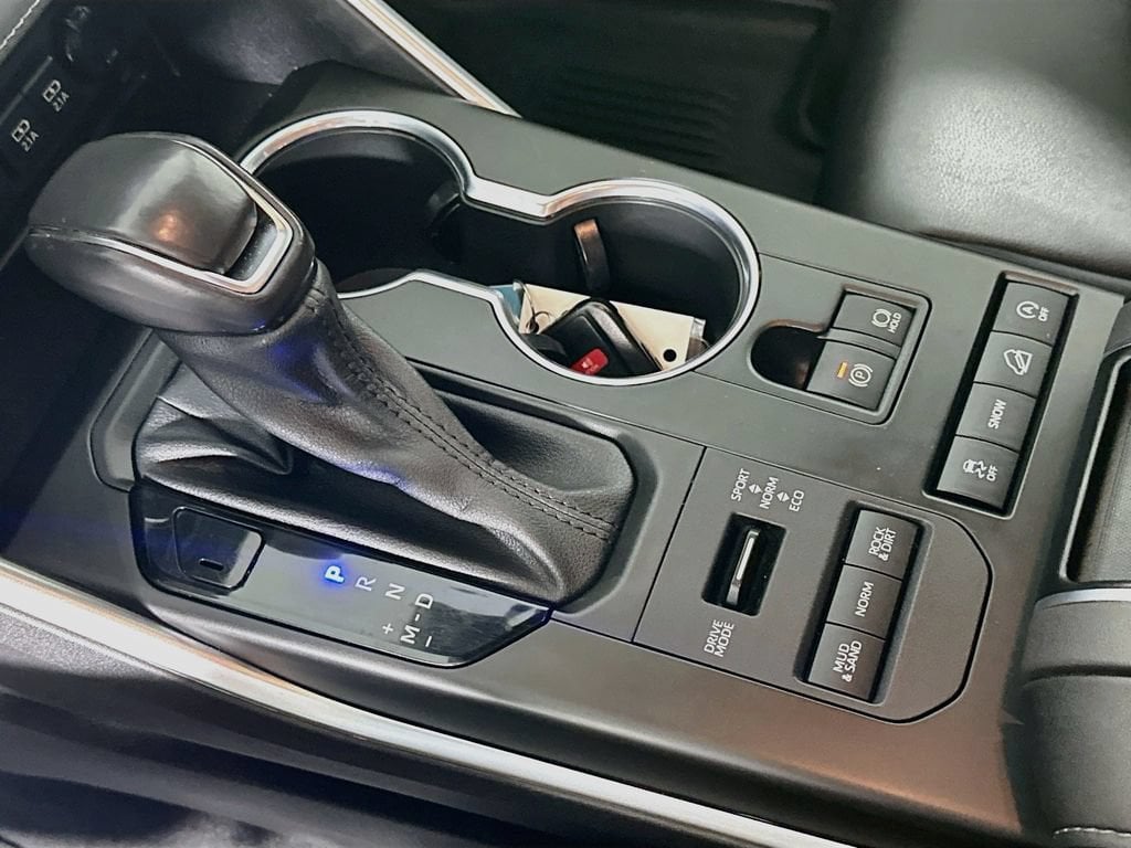 2021 Toyota Highlander XLE - Photo 12