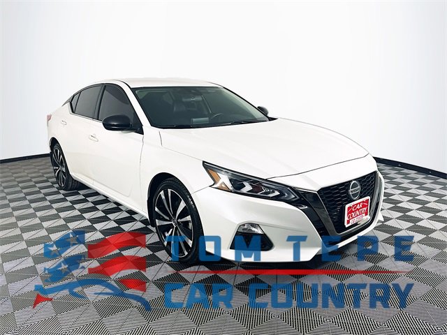 2022 Nissan Altima SR's photo