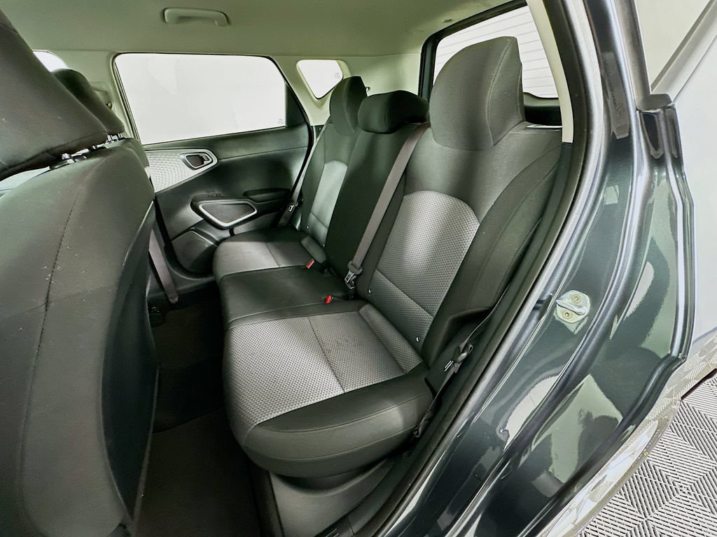 2022 Kia Soul LX - Photo 14